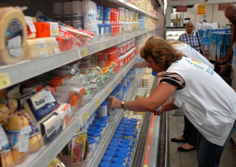 Mais de uma tonelada de produtos impróprios são apreendidos no DB